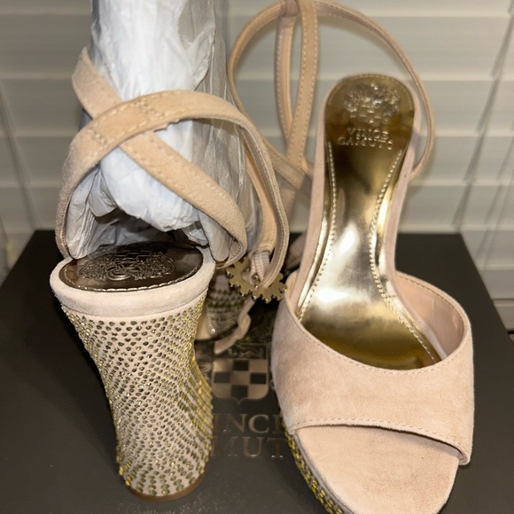 Vince Camuto platform - Picture 2 of 7